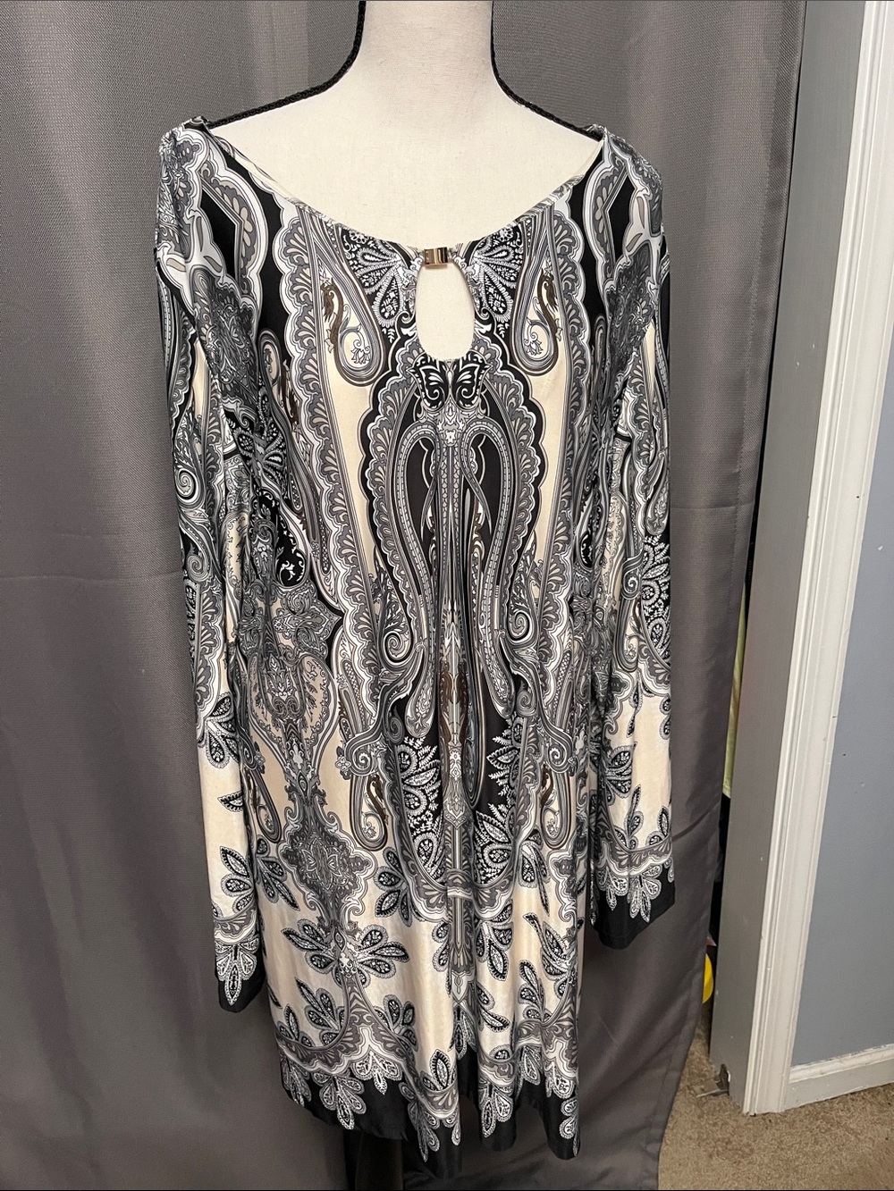 Midnight Velvet Black and Cream Paisley Keyhole Long Sleeve Dress